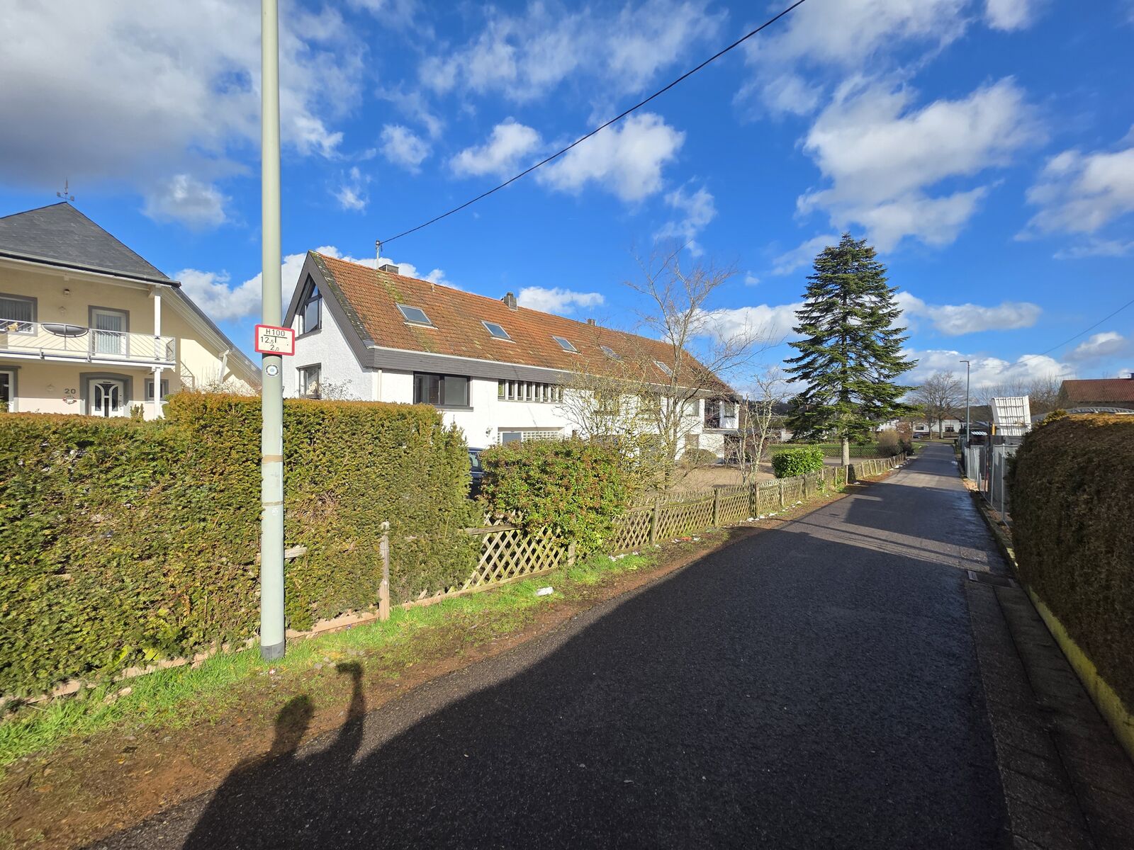 Straßenansicht Im Selling — gewachsene Nachbarschaft